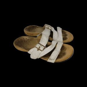 Vionic Sandals Womens Sz 9.5 White Shoes Beach River Pool Outdoors Buckle Strap